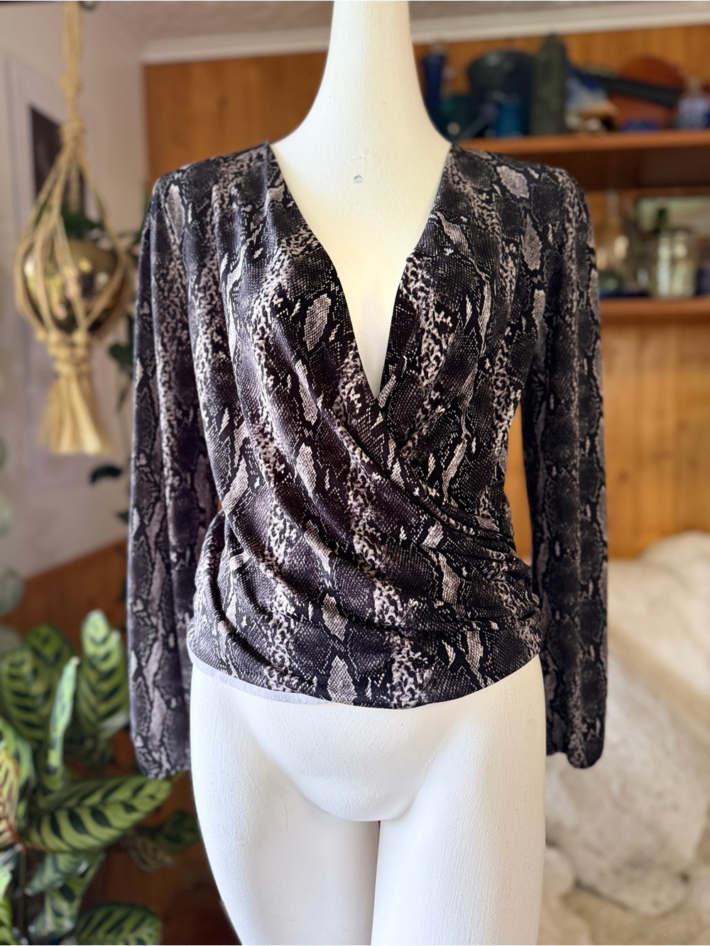 Veronica M Snake Print Ruched Wrap Top XS Black Gray Long Sleeve Euc